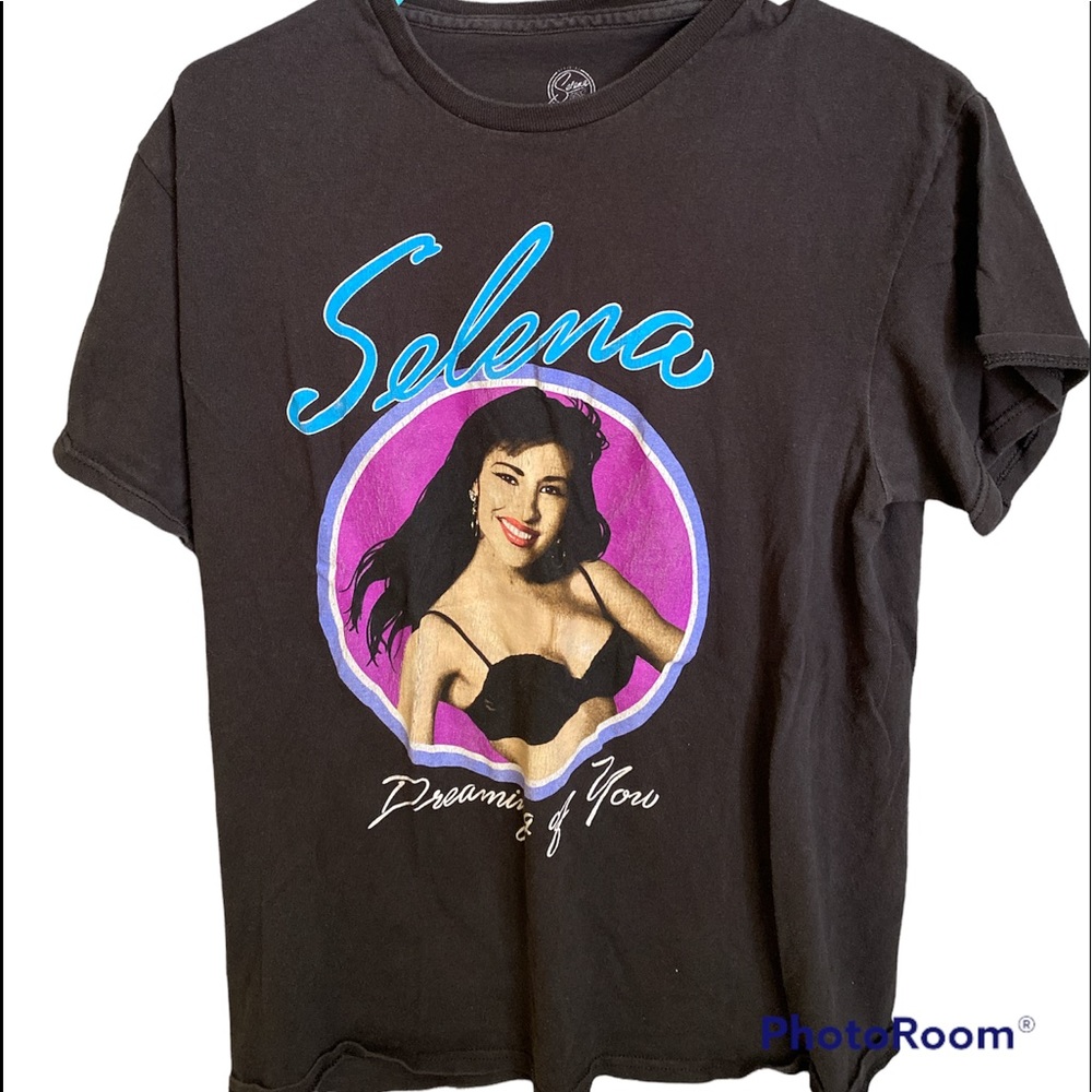 brand: Selena  it’s a medium but it fits like a small dreaming of you t-shirt.